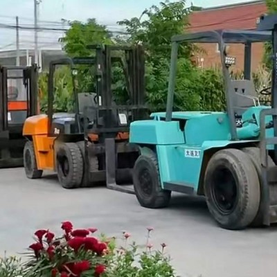 梨園叉車出租，吊車出租服務好，價格低，包老板們滿意